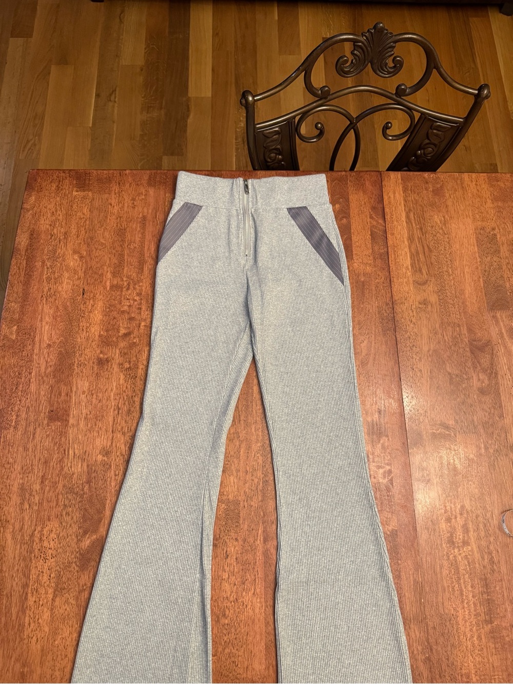 Akira high-waisted ribbed knit flare yoga pants in grey, size large